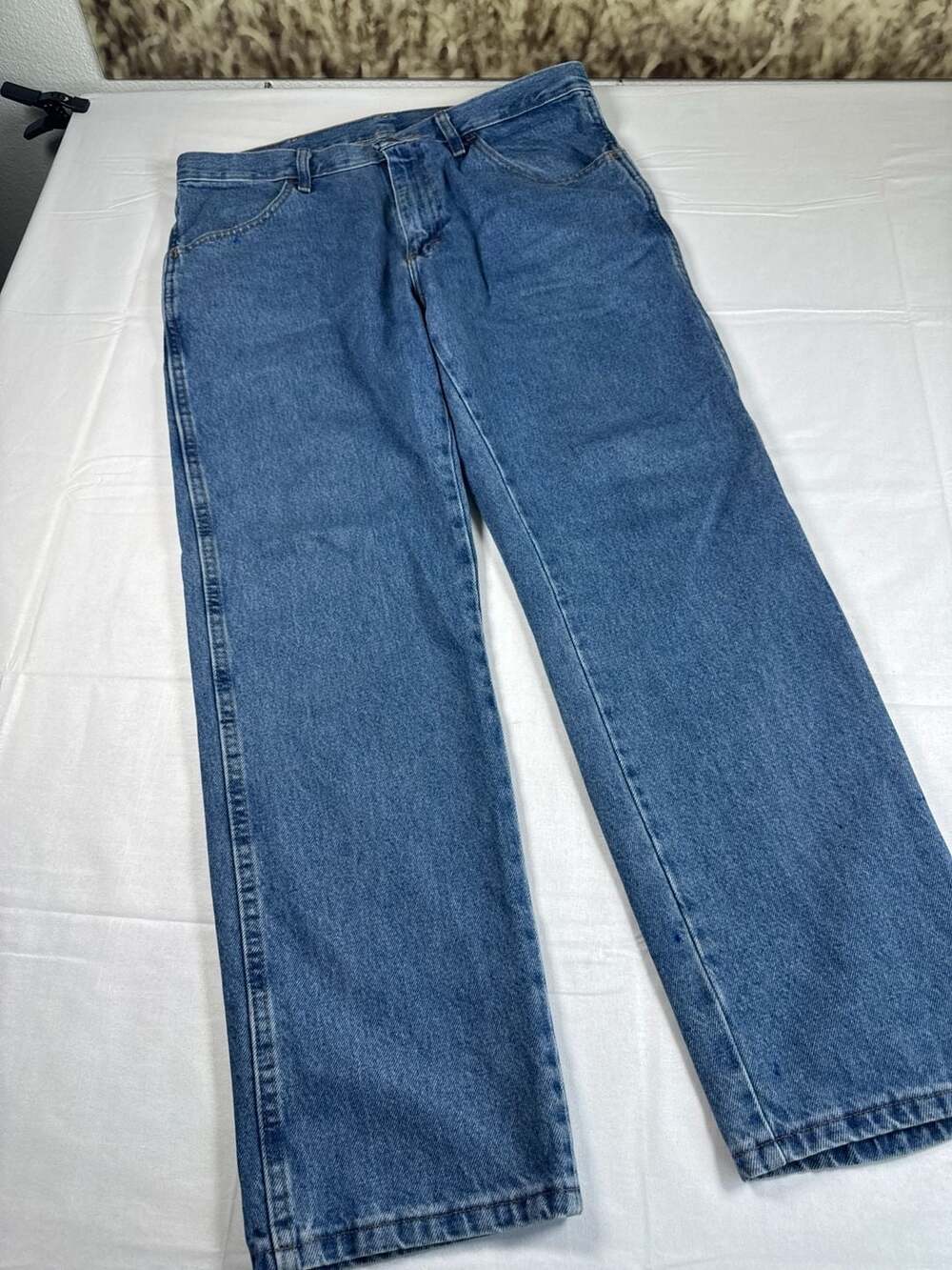 Rustler by Wrangler Men's Regular Fit Straight Leg Medium Wash Denim Jeans. 34-3